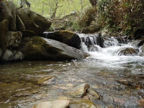 形容小镇潺潺流水声的诗句 形容山涧流水声的诗句